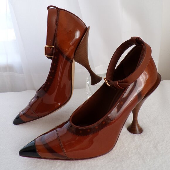 Burberry Patent Leather Scallop Detail Pointed Toe Pumps, Retro Party Event NIB - Picture 5 of 16